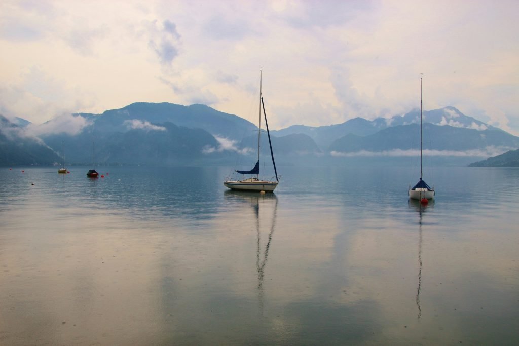 Entspannen Sie auf Ihrem Balkon mit Blick auf den Wolfgangsee und die Segelboote, während Lake Living Ihr Ferienhaus in Schuss hält. Genießen Sie die einzigartige Atmosphäre dieses Urlaubsparadieses!
