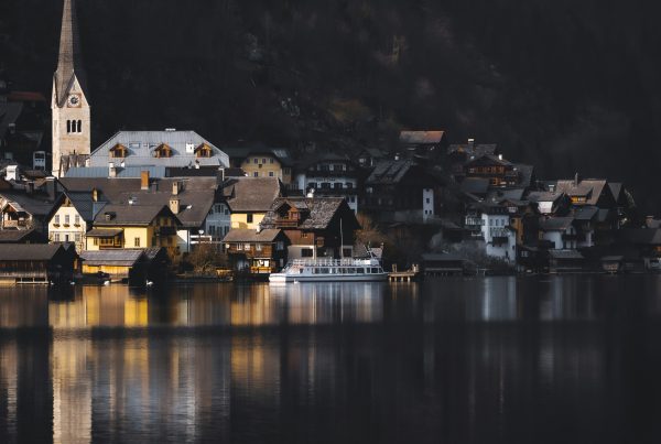 Malerisches Städtchen Sankt Gilgen am See, eingebettet in die majestätischen Berge des Salzkammerguts, ein perfektes Urlaubsziel. Hausbetreuung sorgt dafür, dass Ihr Ferienhaus hier während Ihrer Abwesenheit in Topform bleibt.